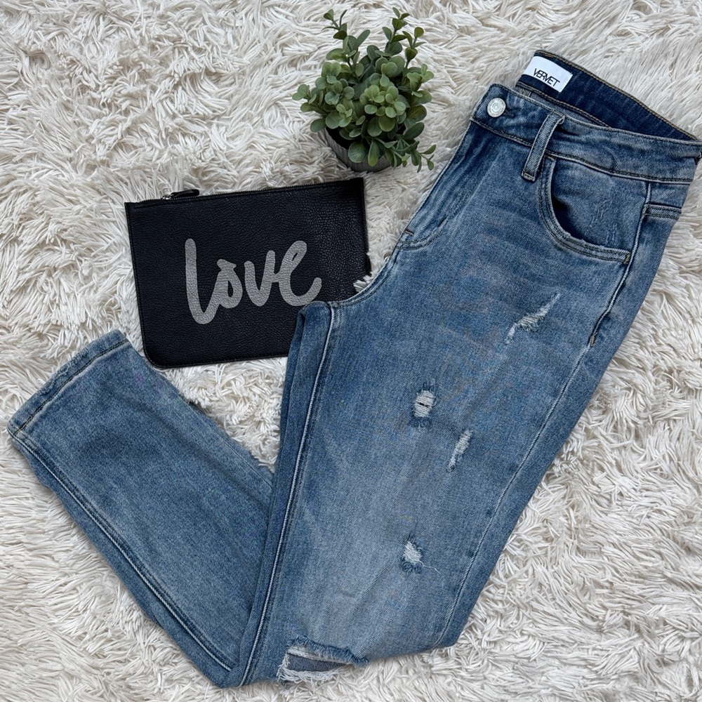 Vervet Distressed Boyfriend Ankle Jeans 💗 Medium Wash